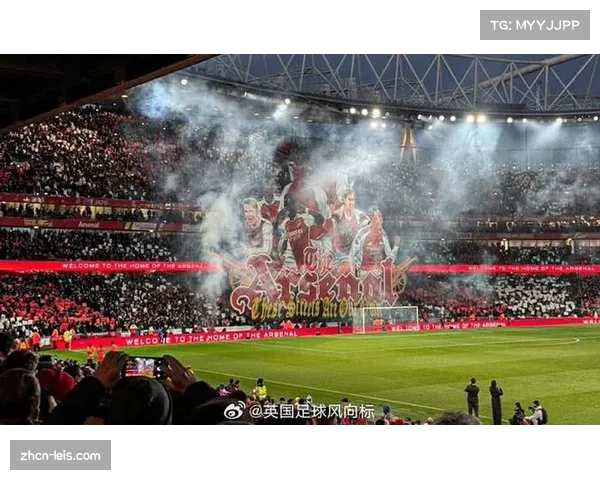 西汉姆联主场球迷发起TIFO，致敬即将离任的莫耶斯